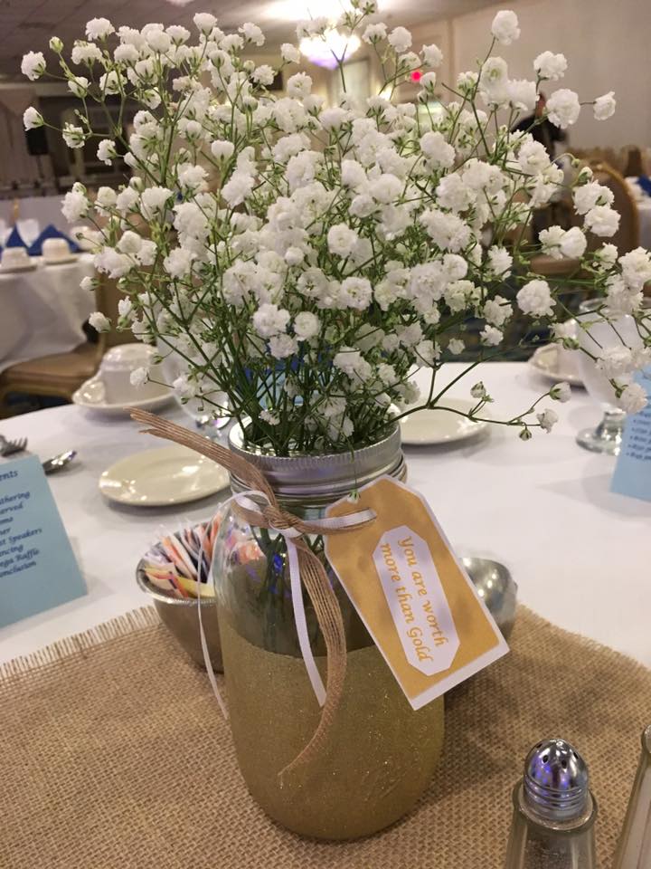 baby's breath in a mason jar centerpiece