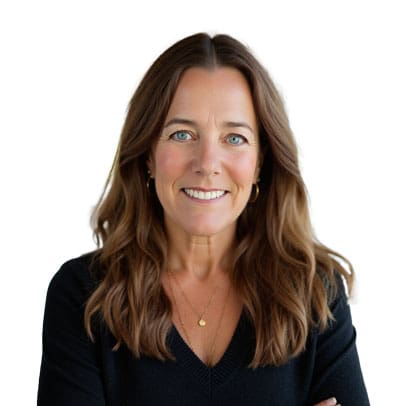 Deborah Oliveira headshot